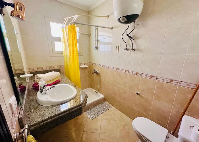Shark's Bay Oasis 2 Bedrooms With Private Free Charm el-Cheikh